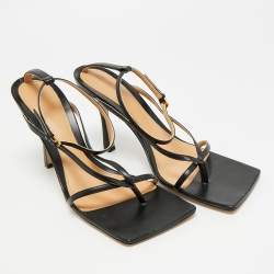 مملوكة مسبقًا صندل بوتيغا فينيتا جلد أسود مربع برباط للكاحل بمقاس 38