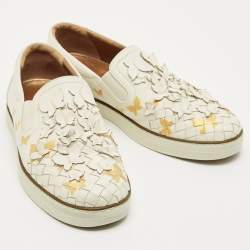 مملوكة مسبقًا حذاء رياضي سليب أون بوتيغا فينيتا جلد أنتريشياتو أبيض مزين بالفراشة مقاس 37