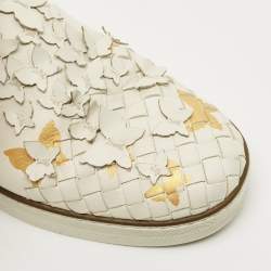 مملوكة مسبقًا حذاء رياضي سليب أون بوتيغا فينيتا جلد أنتريشياتو أبيض مزين بالفراشة مقاس 37