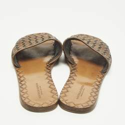 مملوكة مسبقًا صندل سلايد فلات بوتيغا فينيتا جلد إنتريشياتو ذهبي مقاس 37