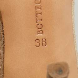 مملوكة مسبقًا Bottega Veneta Size 38 Metallic Leather and Suede Ankle Strap Pumps