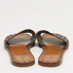 مملوكة مسبقًا صندل سلايد فلات بوتيغا فينيتا جلد إنتريشياتو ذهبي مقاس 37