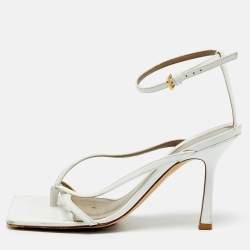 مملوكة مسبقًا Bottega Veneta Stretch Size 37.5 White Leather Ankle Strap Sandals