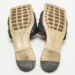 مملوكة مسبقًا Bottega Veneta Lido Size 36.5 Black Leather Flat Slides