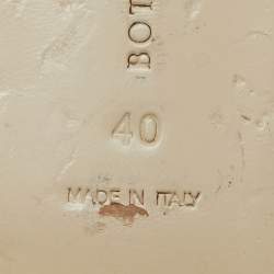 مملوكة مسبقًا Bottega Veneta Size 40 Metallic Gold Leather Ankle Strap Flat Sandals