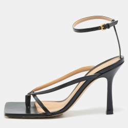 مملوكة مسبقًا Bottega Veneta Stretch Size 37 Black Leather Ankle Strap Sandals