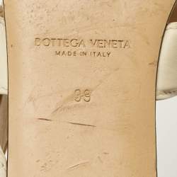 Pre Owned Bottega Veneta The band Size 39 Cream Leather Flat Slides