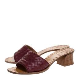 مملوكة مسبقًا صندل سلايد بوتيغا فينيتا "رافيلو" جلد أنترشياتو أحمر مقاس 40