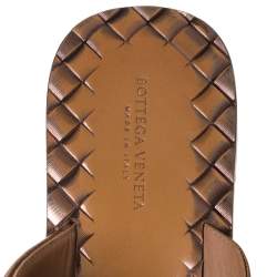 مملوكة مسبقًا صندل فلات بوتيغا فينيتا بسيور متعاكسة جلد أنترشيا تو برونزي ميتاليك مقاس 37