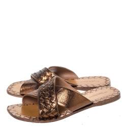 مملوكة مسبقًا صندل فلات بوتيغا فينيتا بسيور متعاكسة جلد أنترشياتو برونزي ميتاليك مقاس 37