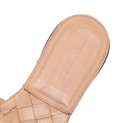 مملوكة مسبقًا Bottega Veneta Beige Leather BV Lido Flat Sandals Size 40