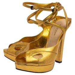 Pre Owned صندل بوتيغا فينيتا تفريغات سيور متعاكسة نعل سميك سير كاحل جلد ذهبي مقاس 38.5