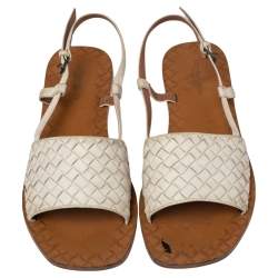 مملوكة مسبقًا صندل بوتيغا فينيتا جلد أنترشياتو أبيض بحزام للكاحل مقاس 38