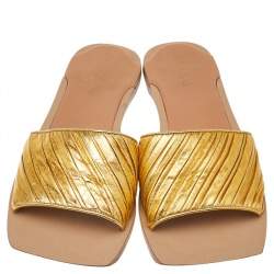 Pre Owned صندل سلايد فلات بوتيغا فينيتا جلد طية ذ هبي مقاس 40