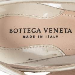 مملوكة مسبقًا Bottega Veneta Cream Patent Leather Intrecciato Wedge Ankle Wrap Peep Toe Sandals Size 37