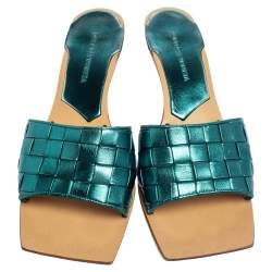 مملوكة مسبقًا Bottega Veneta Metallic Blue Intrecciato Leather Square Toe Slide Sandals Size 39