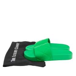 Pre Owned Bottega Veneta Green Rubber Pool Slide Size 36