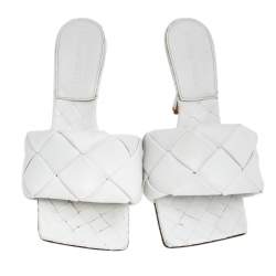 مملوكة مسبقًا Bottega Veneta White Intrecciato Leather Lido Sandals Size 36.5