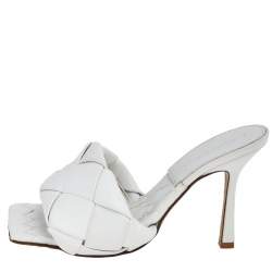 مملوكة مسبقًا Bottega Veneta White Intrecciato Leather Lido Sandals Size 36.5