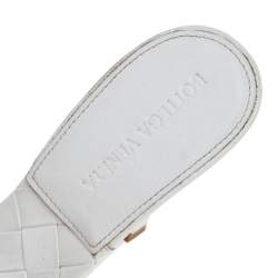 مملوكة مسبقًا Bottega Veneta White Intrecciato Leather Lido Sandals Size 36.5