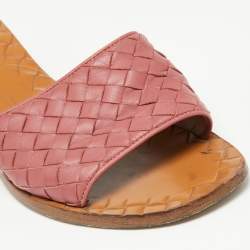مملوكة مسبقًا Bottega Veneta Pink Intrecciato Leather Slide Sandals Size 39.5