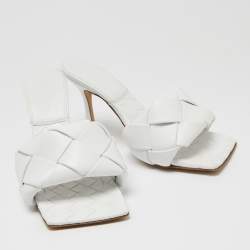 مملوكة مسبقًا Bottega Veneta White Intrecciato Leather Lido Slide Sandals Size 38.5