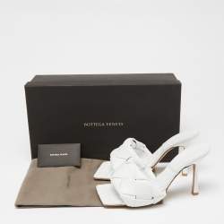 مملوكة مسبقًا Bottega Veneta White Intrecciato Leather Lido Slide Sandals Size 38.5