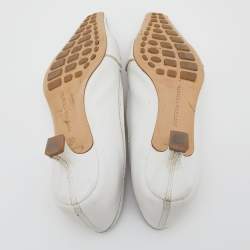 مملوكة مسبقًا Bottega Veneta White Leather Madame Pumps Size 35