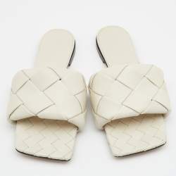 Pre Owned صندل سلايد فلات بوتيغا فينيتا ليدو جلد مبطن أوف وايت مقاس 38.5