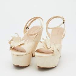 مملوكة مسبقًا Bottega Veneta Off-White Leather Butterfly Embossed Ankle Strap Platform Wedge Sandals Size 39