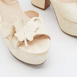 مملوكة مسبقًا Bottega Veneta Off-White Leather Butterfly Embossed Ankle Strap Platform Wedge Sandals Size 39