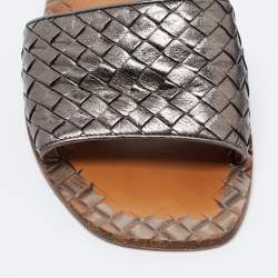 Pre Owned Bottega Veneta Metallic Grey Intrecciato Leather Flat Slides Size 41