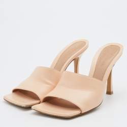 مملوكة مسبقًا Bottega Veneta Light Peach Leather Stretch Square Toe Slide Sandals Size 38