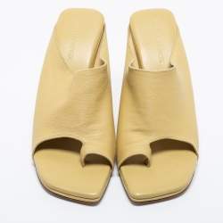 Pre Owned Bottega Veneta Light Yellow Leather Toe Ring Sandals Size 39