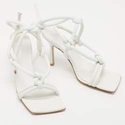 مملوكة مسبقًا Bottega Veneta White Leather Knotted Ankle Strap Sandals Size 37