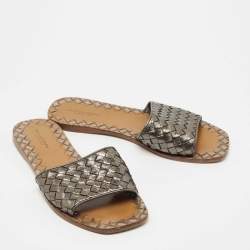 مملوكة مسبقًا Bottega Veneta Metallic Intrecciato Leather Flat Slides Size 38