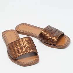مملوكة مسبقًا Bottega Veneta Metallic Intrecciato Leather Flat Slides Size 37