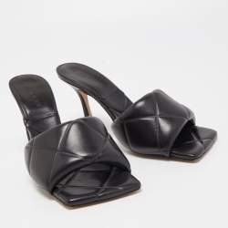Pre Owned Bottega Veneta Black Quilted Leather Lido Slide Sandals Size 39