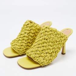 مملوكة مسبقًا Bottega Veneta Yellow Woven Leather Board Mule Sandals Size 39.5