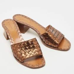 مملوكة مسبقًا Bottega Veneta Metallic Leather Ravello Sandals Size 39