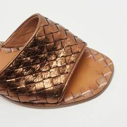 مملوكة مسبقًا Bottega Veneta Metallic Leather Ravello Sandals Size 39