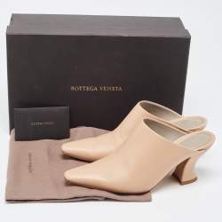 مملوكة مسبقًا Bottega Veneta Beige Leather Almond Mules Size 37