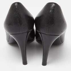 مملوكة مسبقًا Bottega Veneta Black Leather and Patent Cap Toe Bow Pumps Size 38.5