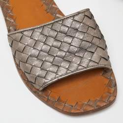 مملوكة مسبقًا Bottega Vaneta Metallic Intrecciato Leather Ravello Flat Slides Size 38