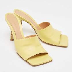 مملوكة مسبقًا Bottega Veneta Yellow Leather Stretch Slide Sandals Size 41