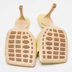 مملوكة مسبقًا Bottega Veneta Yellow Leather Stretch Slide Sandals Size 41