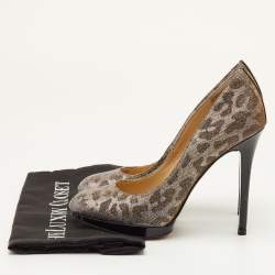 مملوكة مسبقًا Brian Atwood Size 38.5 Silver Metallic Lurex Fabric Leopard Print Pumps