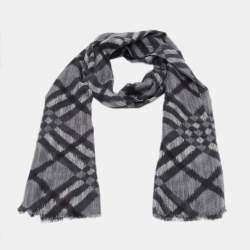 مملوكة مسبقًا وشاح بربري كشمير رمادي بنقشة كاروهات رسومات