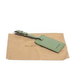 مملوكة مسبقًا Burberry Green Leather Name Tag Bag Charm