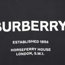 مملوكة مسبقًا Burberry Black Horseferry inverse Printed Silk Square Scarf
